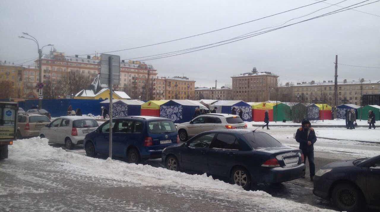 Ярмарка у метро "Ломоносовская"